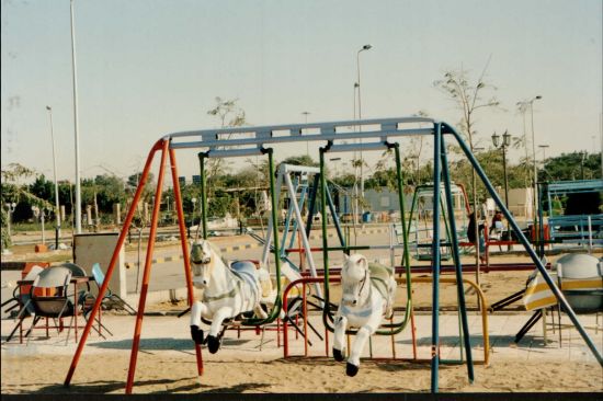 صورة لعب اطفال للحدائق