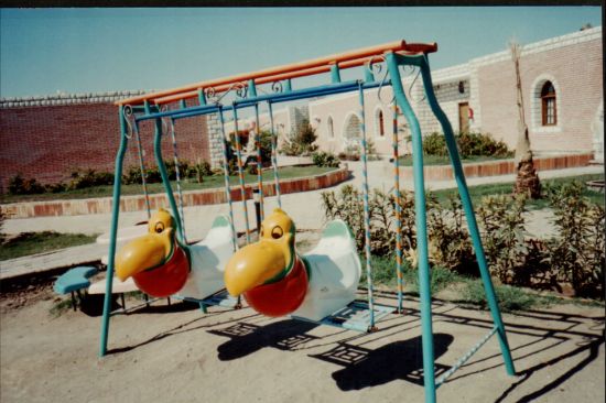 صورة لعب اطفال للحدائق